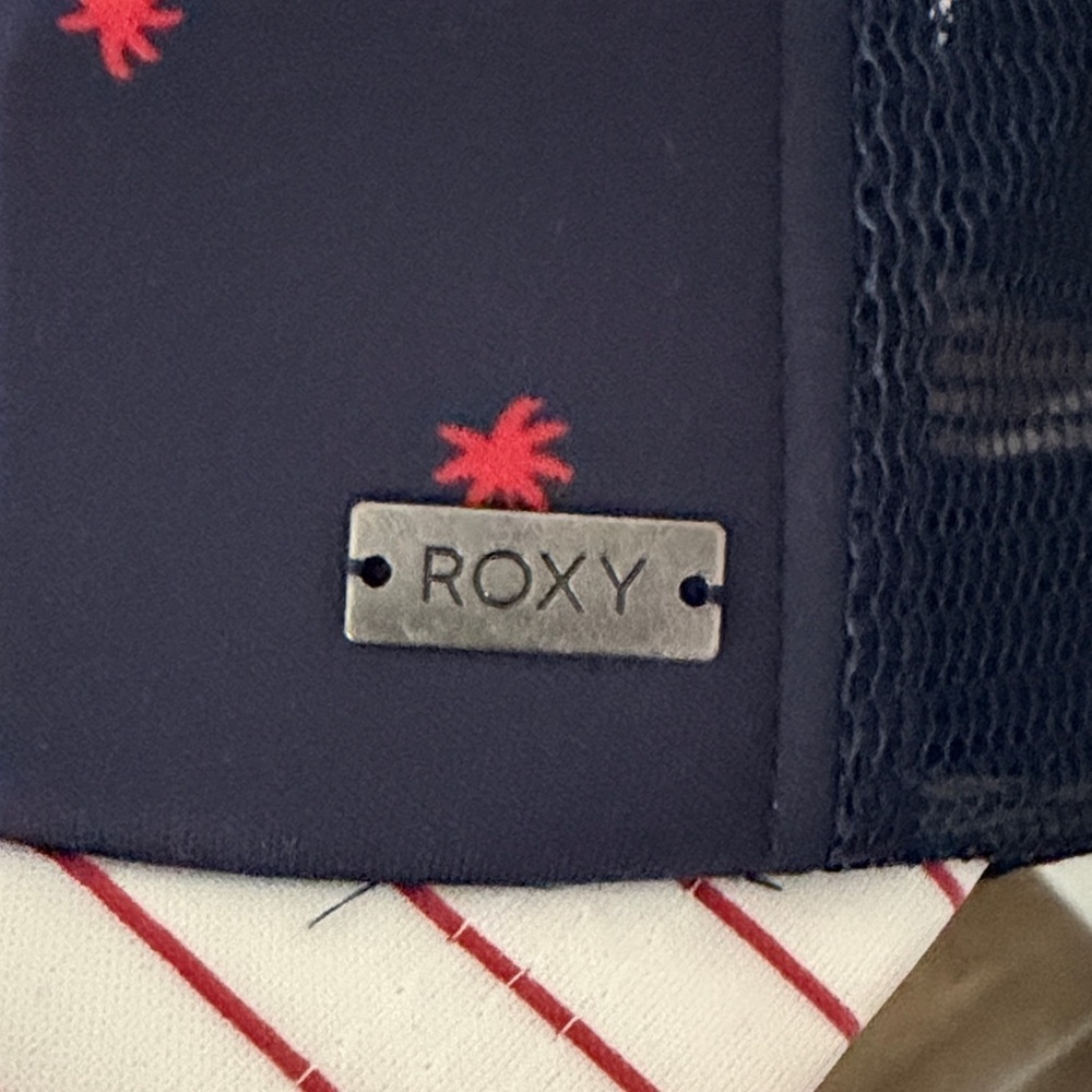 Roxy Navy and Red Cap - Picture 3 of 6